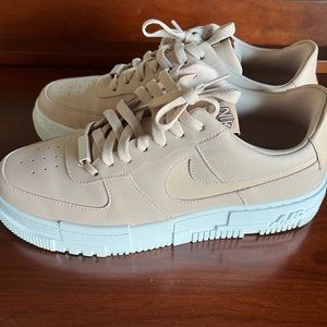 Nike Air Force 1 Pixel